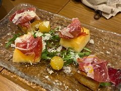 -Mark&Mars Restaurant