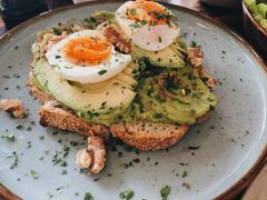 牛油果煮蛋吐司-RAC BAR(安福路店)