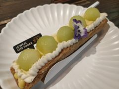 手握拿破仑玫珑瓜-黑草莓(重庆路店)