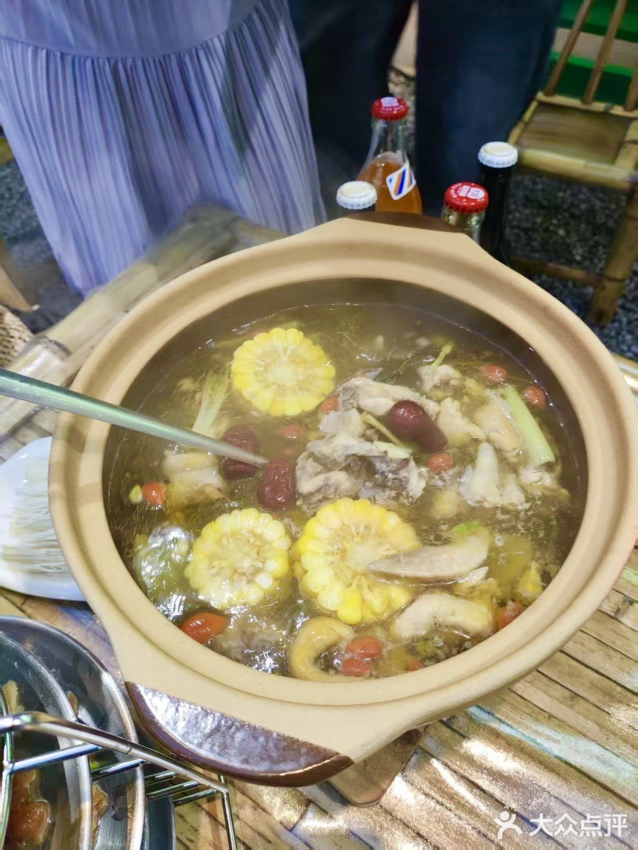 在杭州!不起眼但好好好吃的碳炉鸡煲··