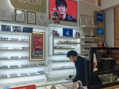 -美式眼镜·授权蔡司.依视路.尼康.豪雅.明月(南翔印象城店)