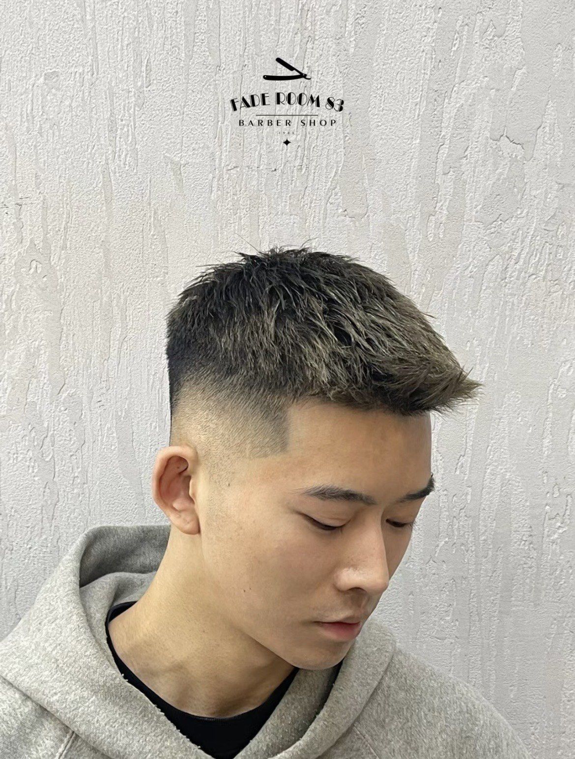 利落的线条,张扬的发尖,在低调中释放不羁态度,让每一次亮相都气场拉