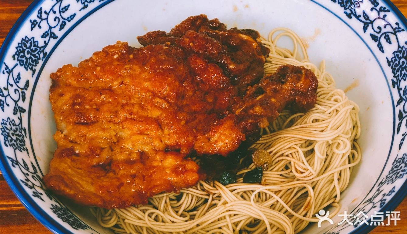 饭点去的时候人真的超级超级多了大排拌面