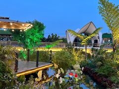 -茅草房·河畔园林火锅