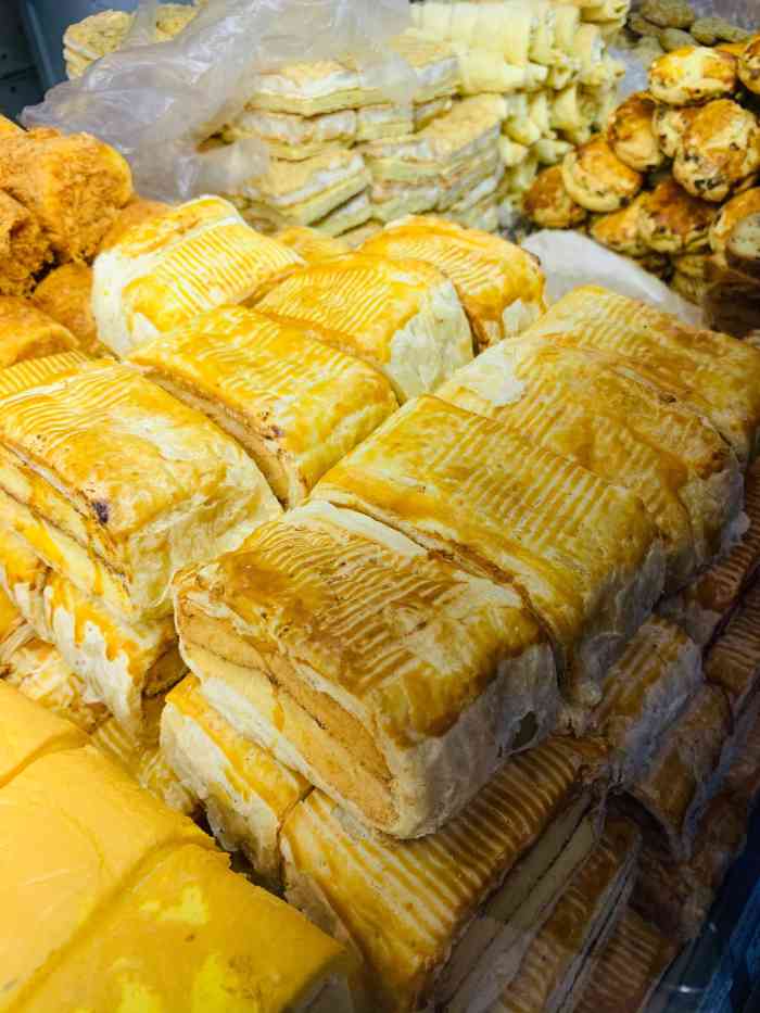 老莫西饼(城乡华懋店)-"很久不来城乡,今天想下楼买烧鸭,电梯下来.