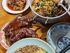 -爆炸头阿姨小四川正宗川味小吃(无任何分店)