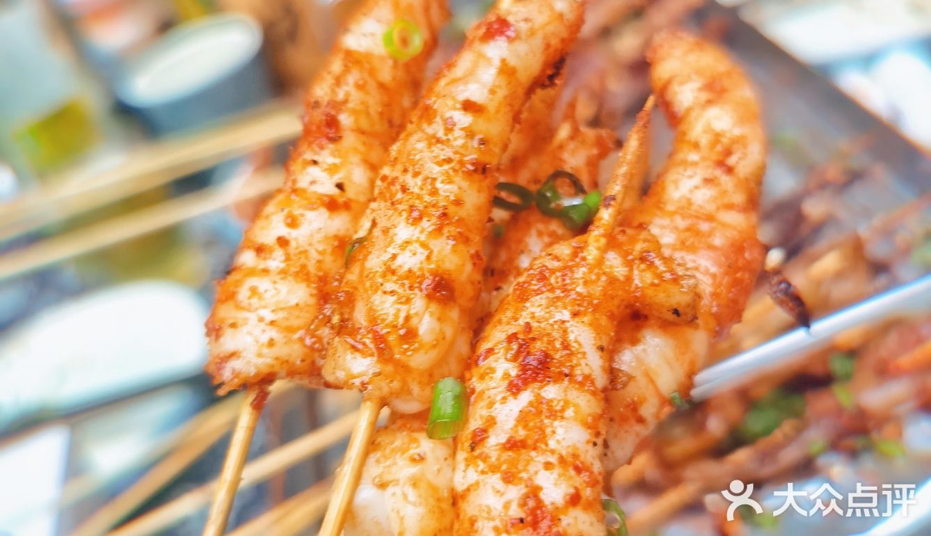 夏季的烤串与冰啤酒更配哟[调皮]