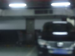 -证大·大拇指广场-地面停车场