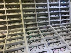 -潘多拉眼镜·蔡司依视路明月(潘家园店)