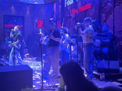 -FOUR PLAY BAR
