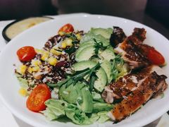 鸡肉牛油果藜麦沙拉（5月上新）-西堤牛排(南京龙江店)