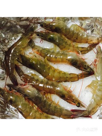 买虾店家还给送粗盐嘿嘿(´▽｀)然后一起打包带回民宿