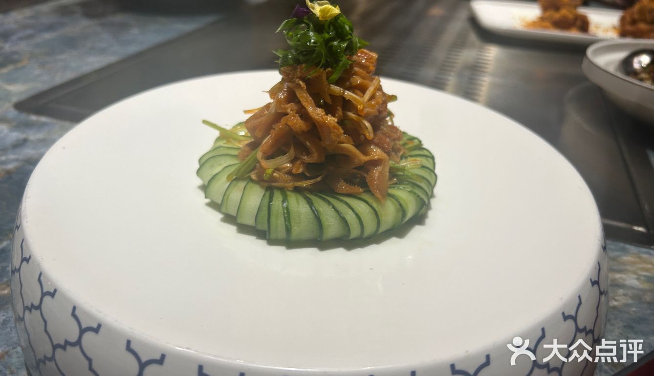 面积特别大，是上海这里特别正宗的蒙古菜