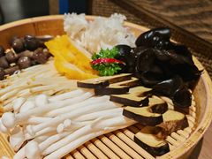 -尚尚仙·酸汤猪手·猪肚鸡火锅(华联万柳购物中心店)