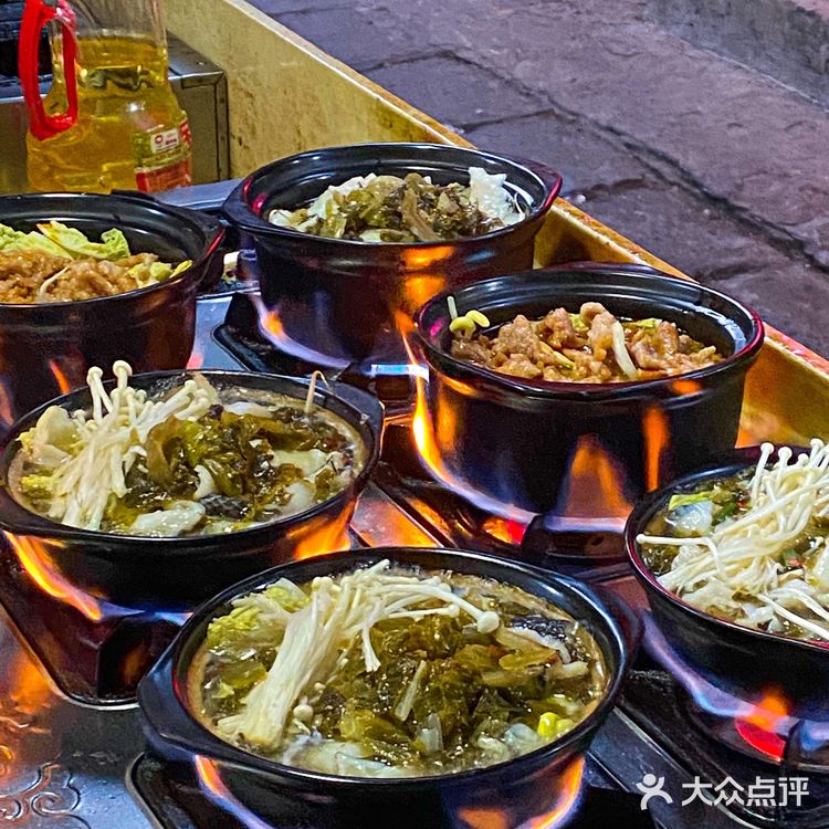 多少次来学生街...就为了这碗肉片砂锅面！！