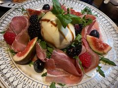 帕尔马火腿和布拉塔球-IL TEATRO 精品意大利餐厅