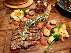 澳洲带骨战斧牛排-SISTERS BAR RESTAURANT川意酒馆(嘉善老市H楼店)