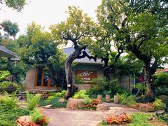 -Chom Cafe and Restaurant