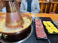 -果松木炭酸菜铜火锅·外婆参鸡汤