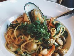 -Chom Cafe and Restaurant