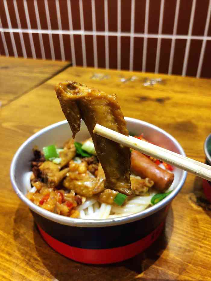 卤大姐卤粉王(中央大道店)-"中央大道地下,想吃点清淡的,然后居然闭眼