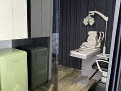 -三目眼镜·蔡司视觉合作店(青浦宝龙店)