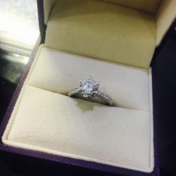 -威德钻石-克拉钻大本营(南京东路店)