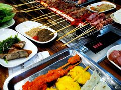 -哈尔滨小酒馆·鲜肉现穿自助烧烤(康新花园店)