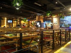 大堂-洪氏嗨捞·广东猪肚鸡·椰子鸡火锅(西咸万象城店)