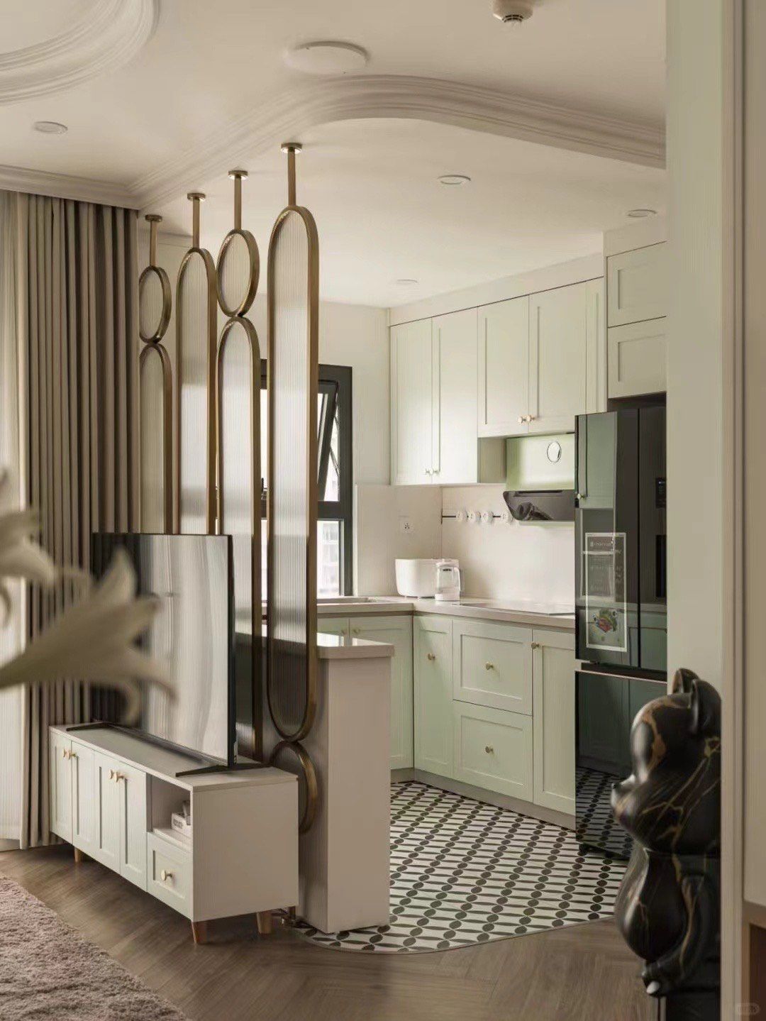 透明玻璃屏风,让空间分隔不再单调!