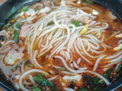 -鸿浩扒猪脚米线