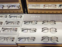 -LOOK眼镜·蔡司依视路配镜(宝山万达店)
