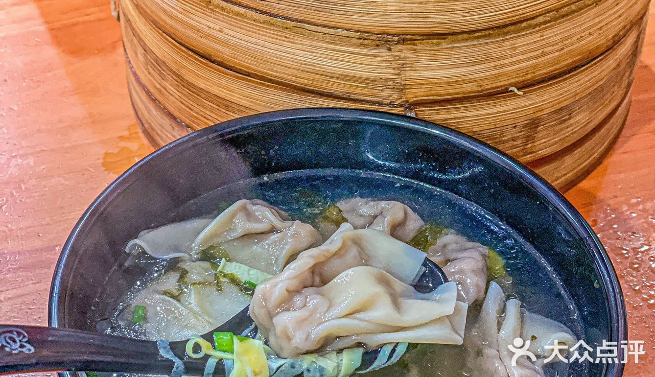 必吃榜，也是上海唯1一家米其林必吃榜蟹粉小笼
