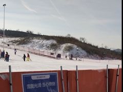 -荣盛康旅野三坡滑雪场