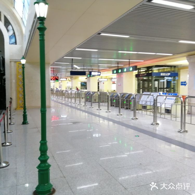 在武汉能看到火车的地铁站