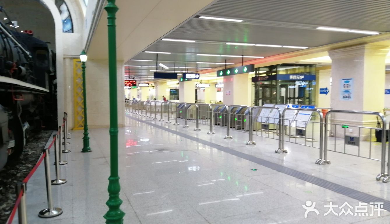 在武汉能看到火车的地铁站