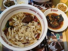 -呷佬·长沙手工米粉(金沙江路店)
