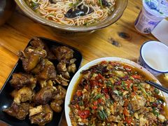 -正宗杨记普洱酸醋米线(总店)