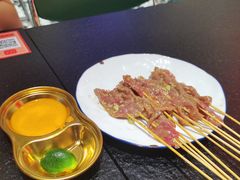 -何妹湿辣牛肉·粤式烧烤砂煲(桂雅路店)