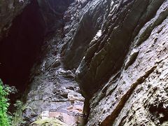 -龙水峡地缝景区