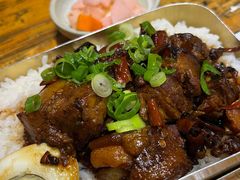 葱香海味红烧肉浇汁米饭-有肉食·虎九闽菜(798艺术区店)