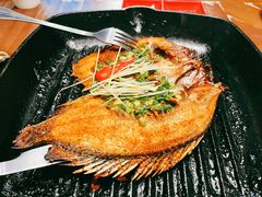 傣族香茅草烤罗非鱼-雀舞云南菜(天津天河城购物中心店)