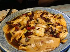 酸辣白菜炒面片-六福烧烤酒馆(秦隆步行街店)