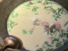 -咕嘟草帽鱼·牛奶一样的鲜鱼汤(天鹅湖万达广场店)