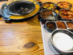-青瓦炭韩潮烤肉(花园道店)