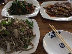 -溢心园香河肉饼总店
