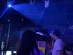 -UP嘻哈酒吧(粉巢店)