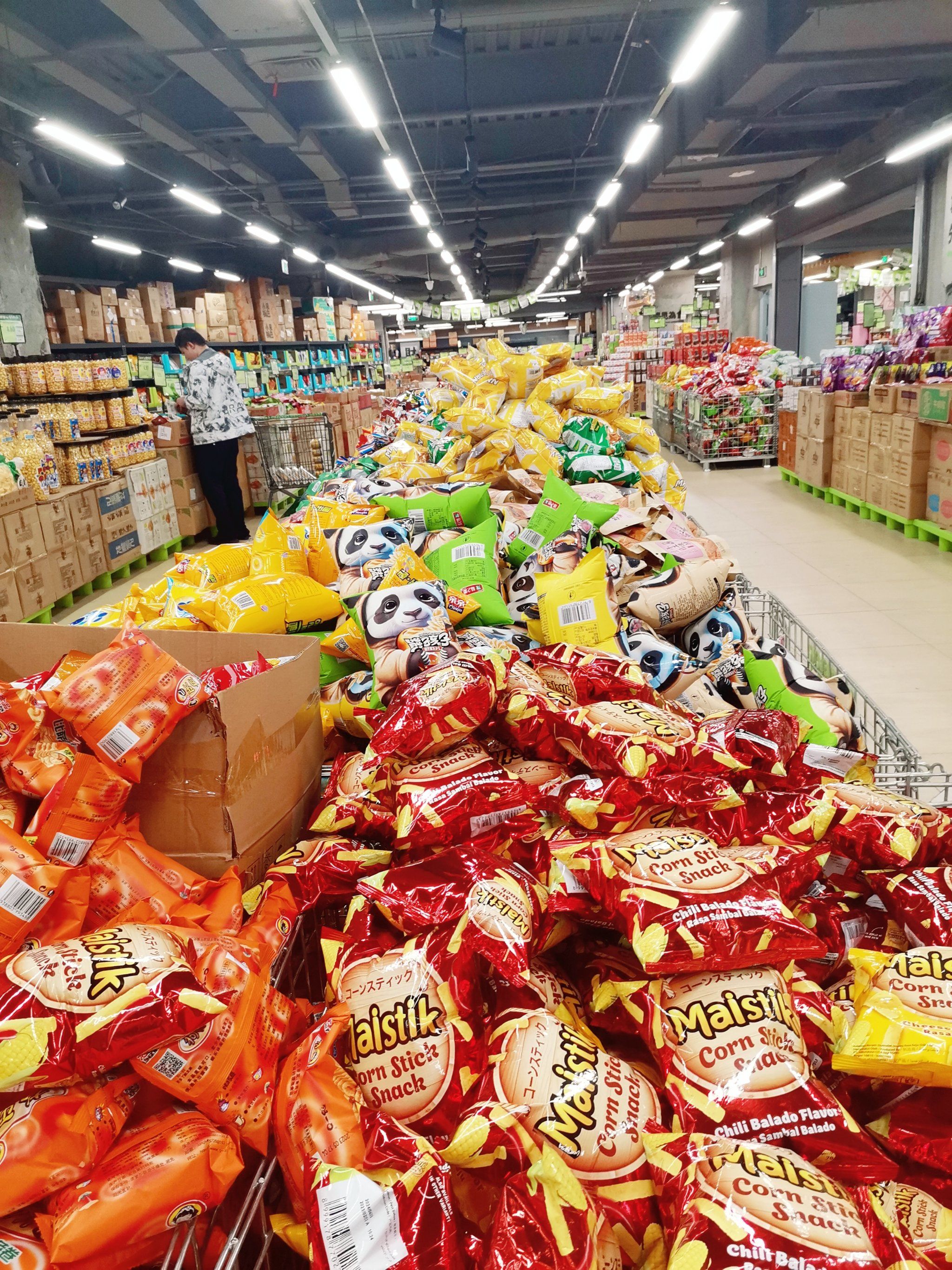 价格适中,相对便宜,但是购买者却寥寥无几
这个超市以前是富力广场