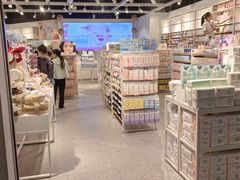 -名创优品(广州萝岗万达广场店)