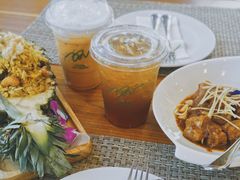 -Chom Cafe and Restaurant